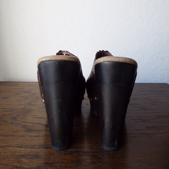 Clogs - Picture 3 of 5
